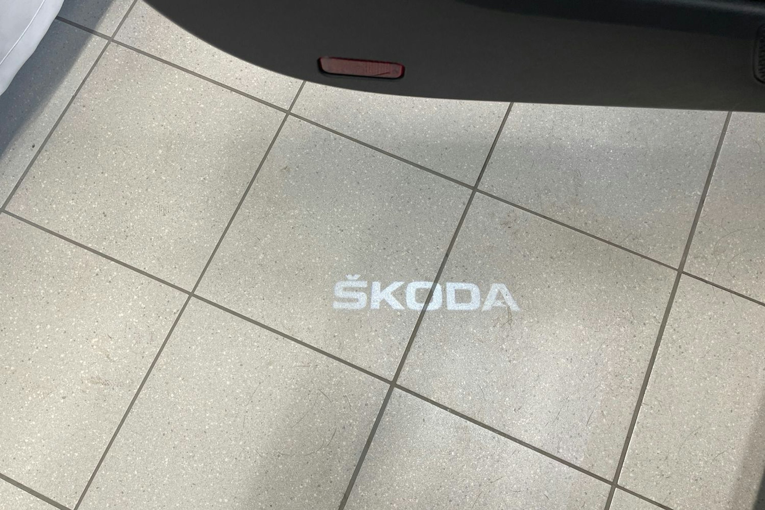 Harmaa Skoda OCTAVIA 2023 kuva 23.