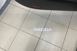 Harmaa Skoda OCTAVIA 2023 kuva 23.