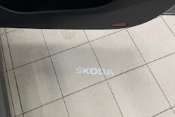 Harmaa Skoda OCTAVIA 2023 kuva 32.