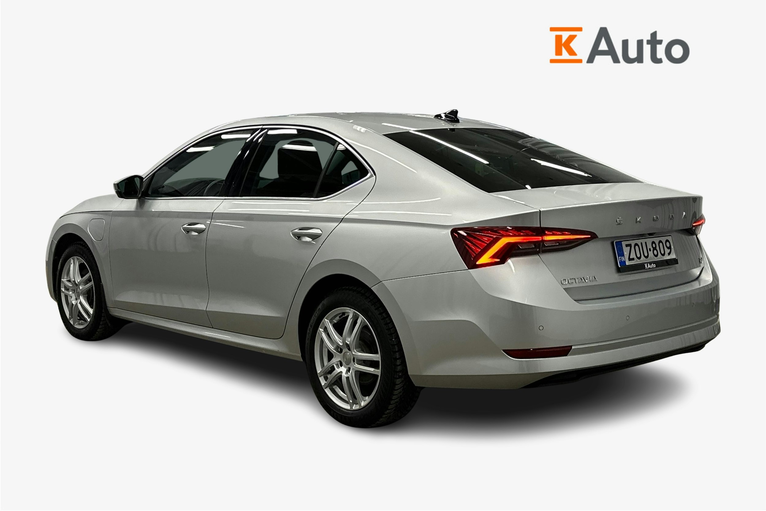 harmaa Skoda Octavia 2023 kuva 2.