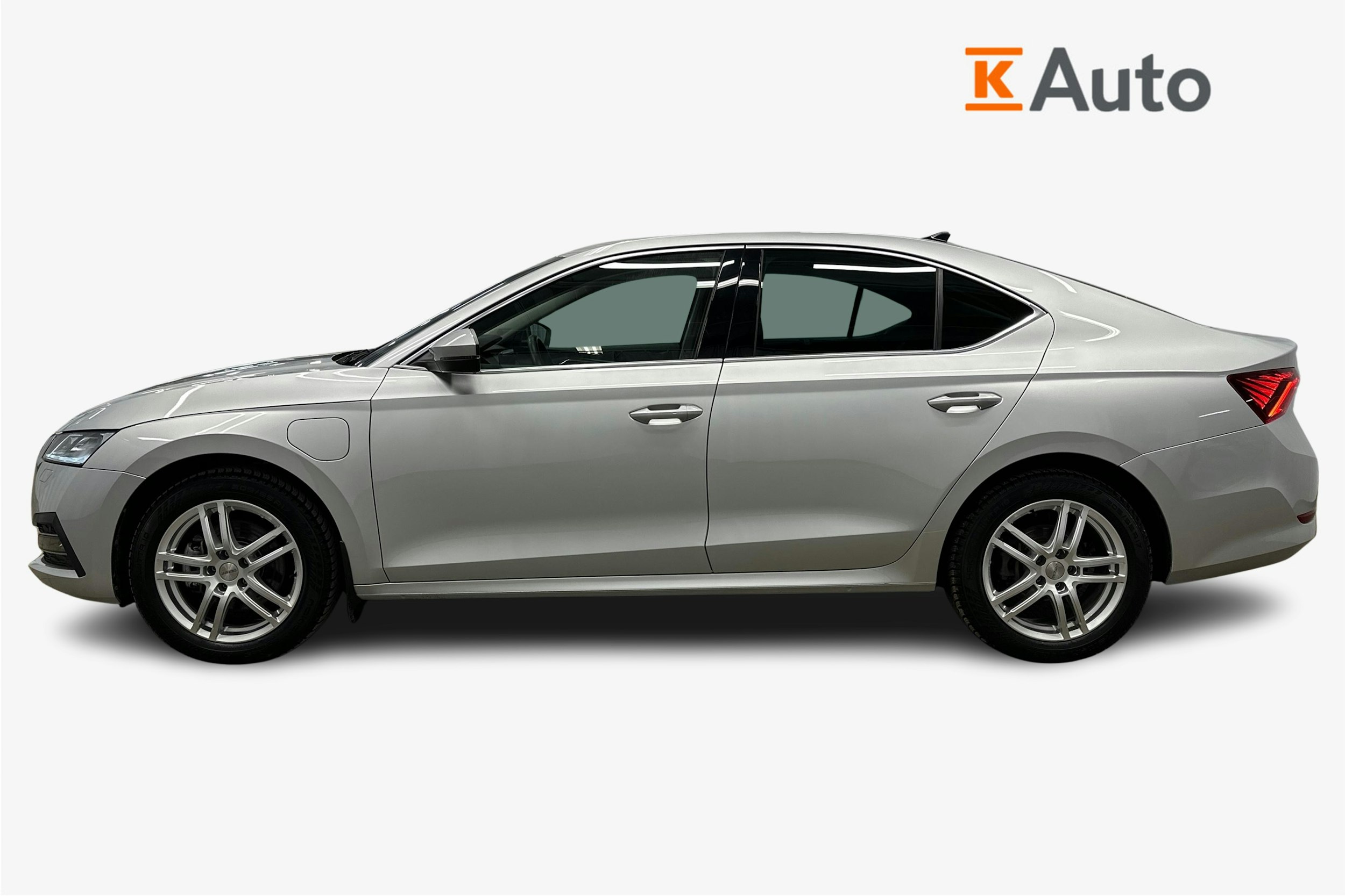 harmaa Skoda Octavia 2023 kuva 6.