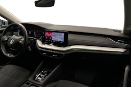 harmaa Skoda Octavia 2023 kuva 9.