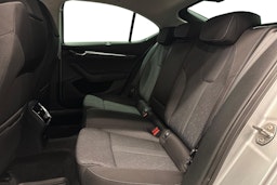 harmaa Skoda Octavia 2023 kuva 10.