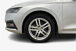 harmaa Skoda Octavia 2023 kuva 11.