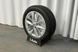 harmaa Skoda Octavia 2023 kuva 13.