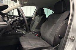 harmaa Skoda Octavia 2023 kuva 16.