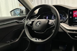 harmaa Skoda Octavia 2023 kuva 17.