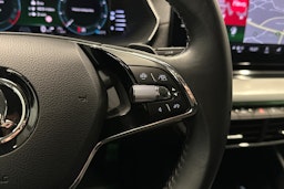 harmaa Skoda Octavia 2023 kuva 19.