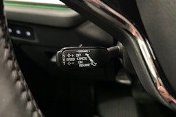 harmaa Skoda Octavia 2023 kuva 20.