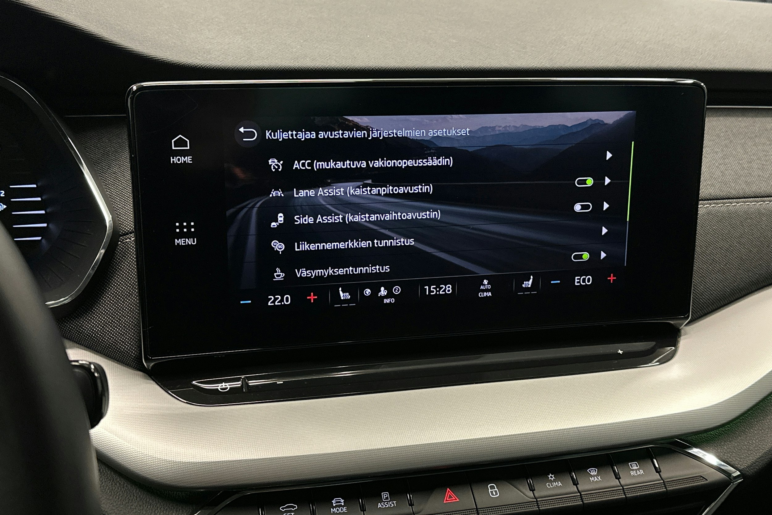 harmaa Skoda Octavia 2023 kuva 23.