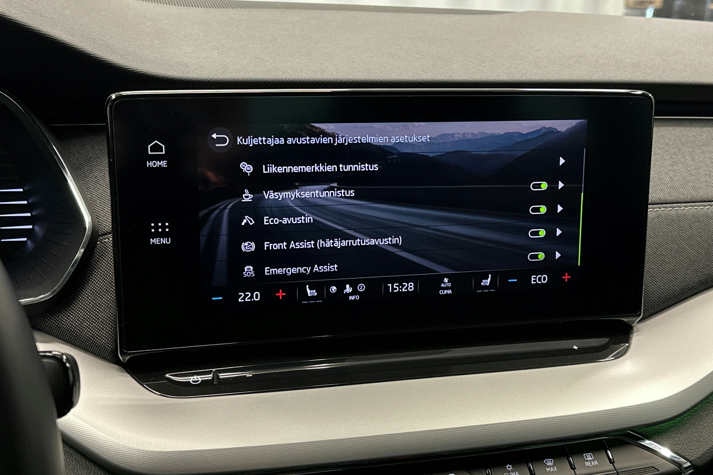 harmaa Skoda Octavia 2023 kuva 24.