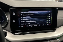 harmaa Skoda Octavia 2023 kuva 24.