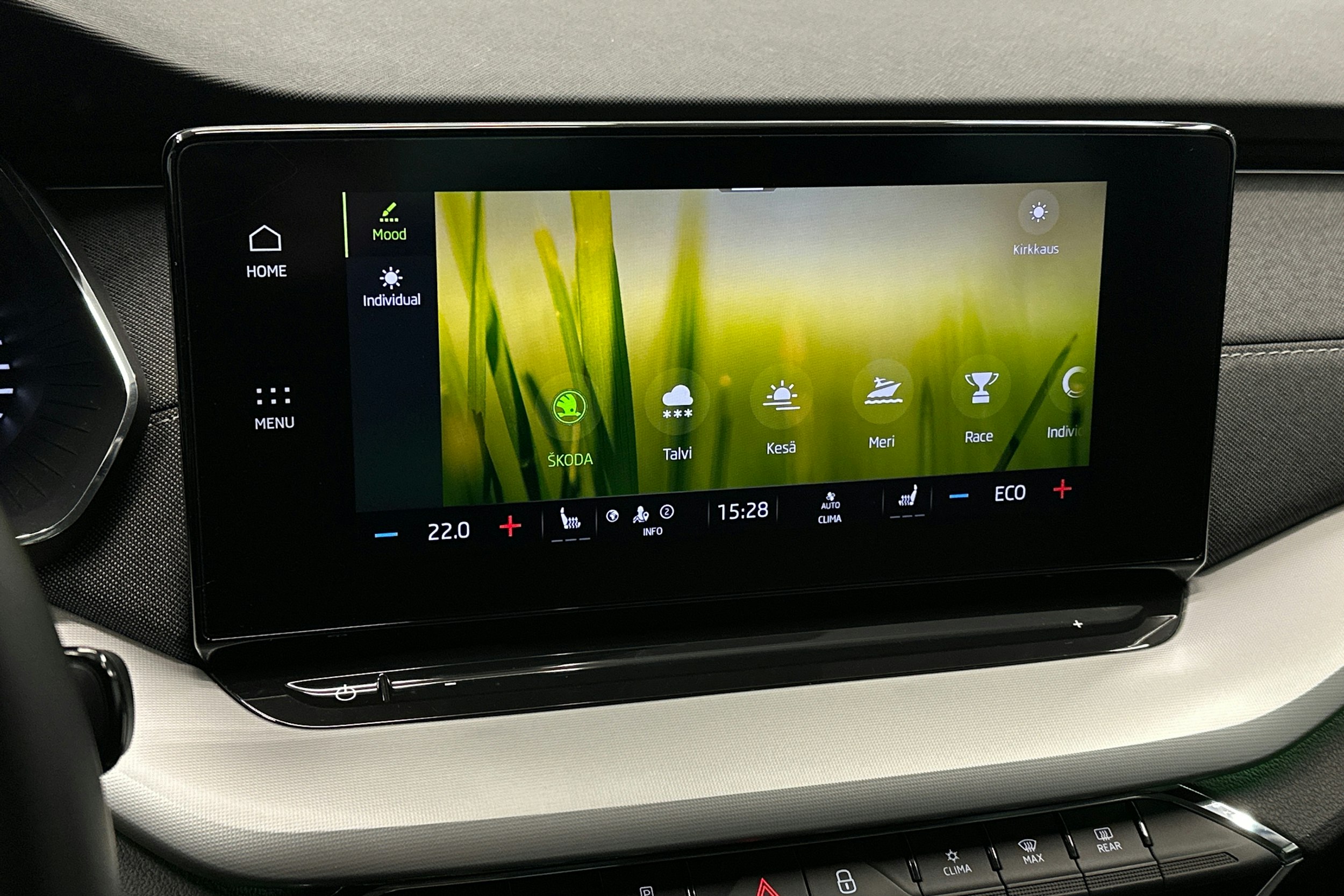 harmaa Skoda Octavia 2023 kuva 25.