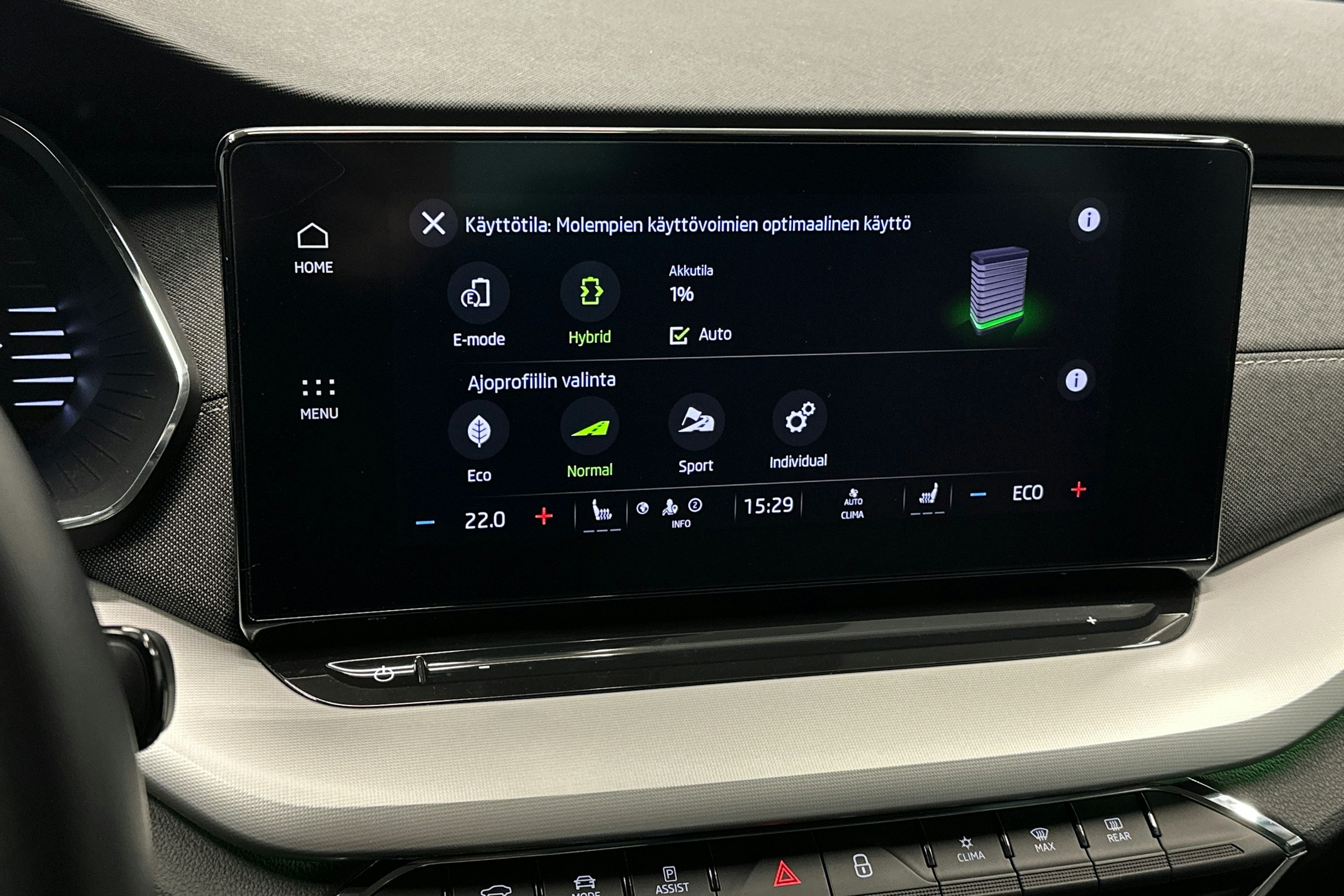 harmaa Skoda Octavia 2023 kuva 27.