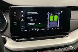 harmaa Skoda Octavia 2023 kuva 29.