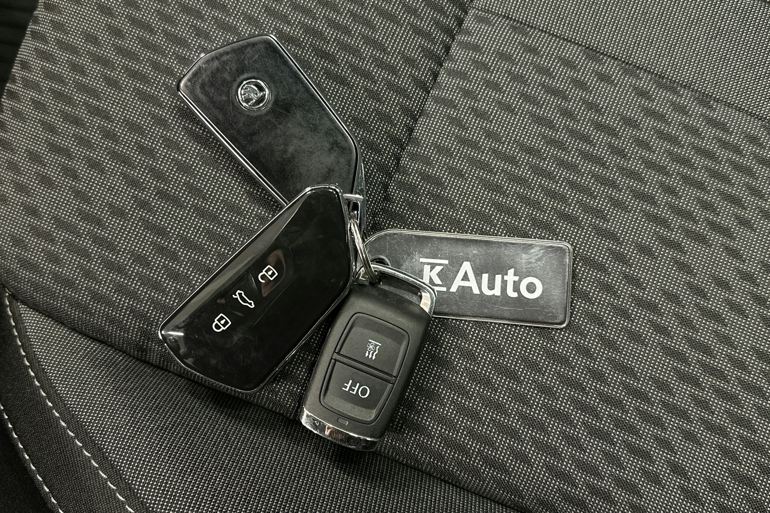 harmaa Skoda Octavia 2023 kuva 34.