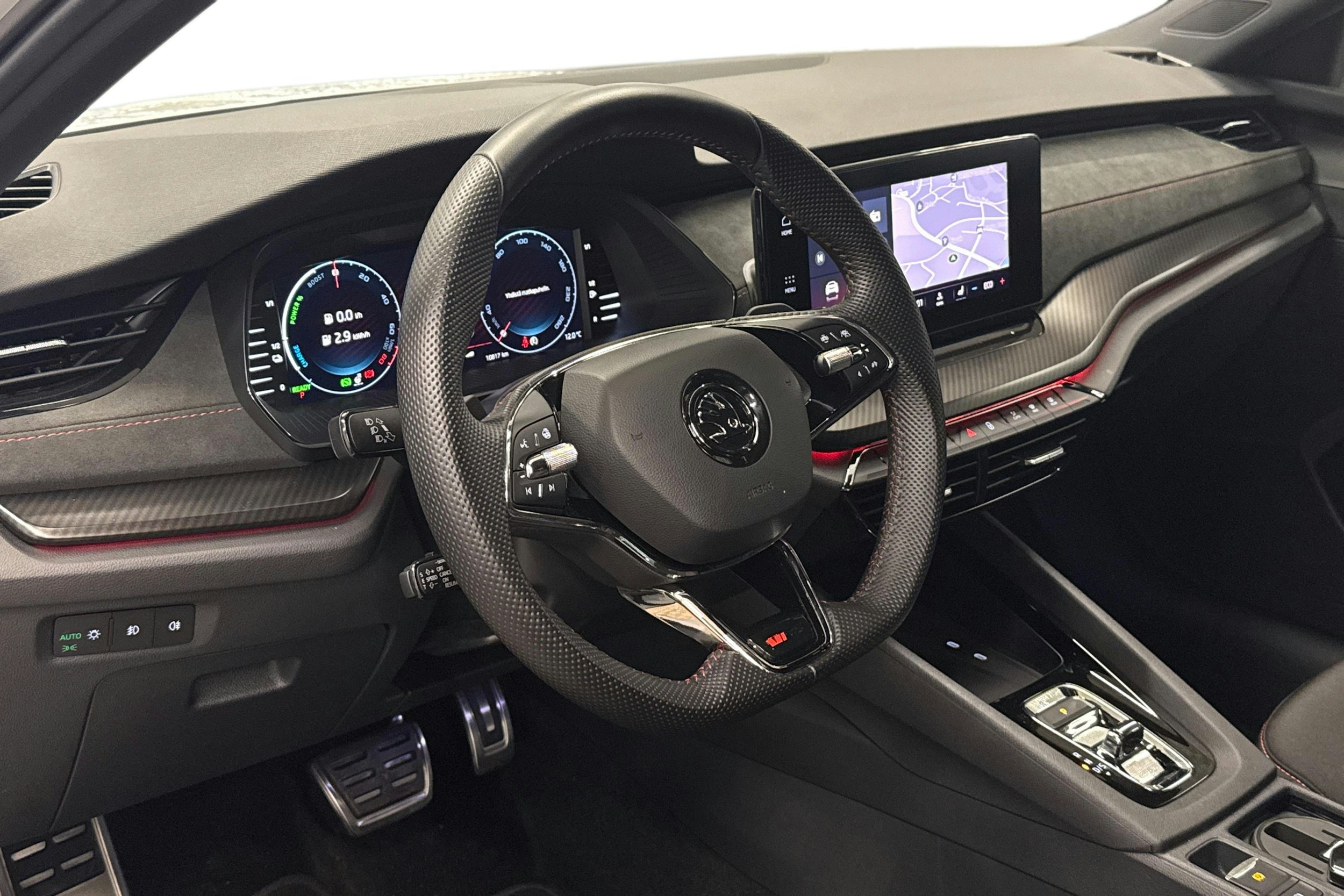 valkoinen Skoda Octavia 2024 kuva 3.