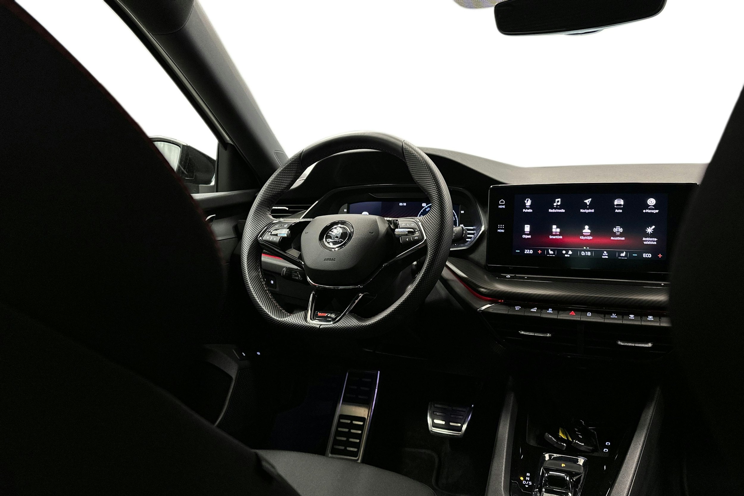 valkoinen Skoda Octavia 2024 kuva 9.