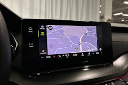 valkoinen Skoda Octavia 2024 kuva 17.