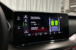 valkoinen Skoda Octavia 2024 kuva 18.