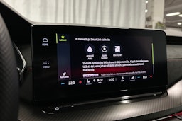 valkoinen Skoda Octavia 2024 kuva 19.