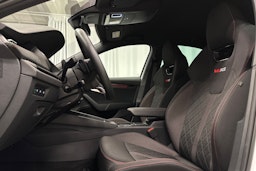 valkoinen Skoda Octavia 2024 kuva 23.