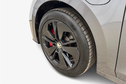 harmaa Skoda Octavia 2024 kuva 11.