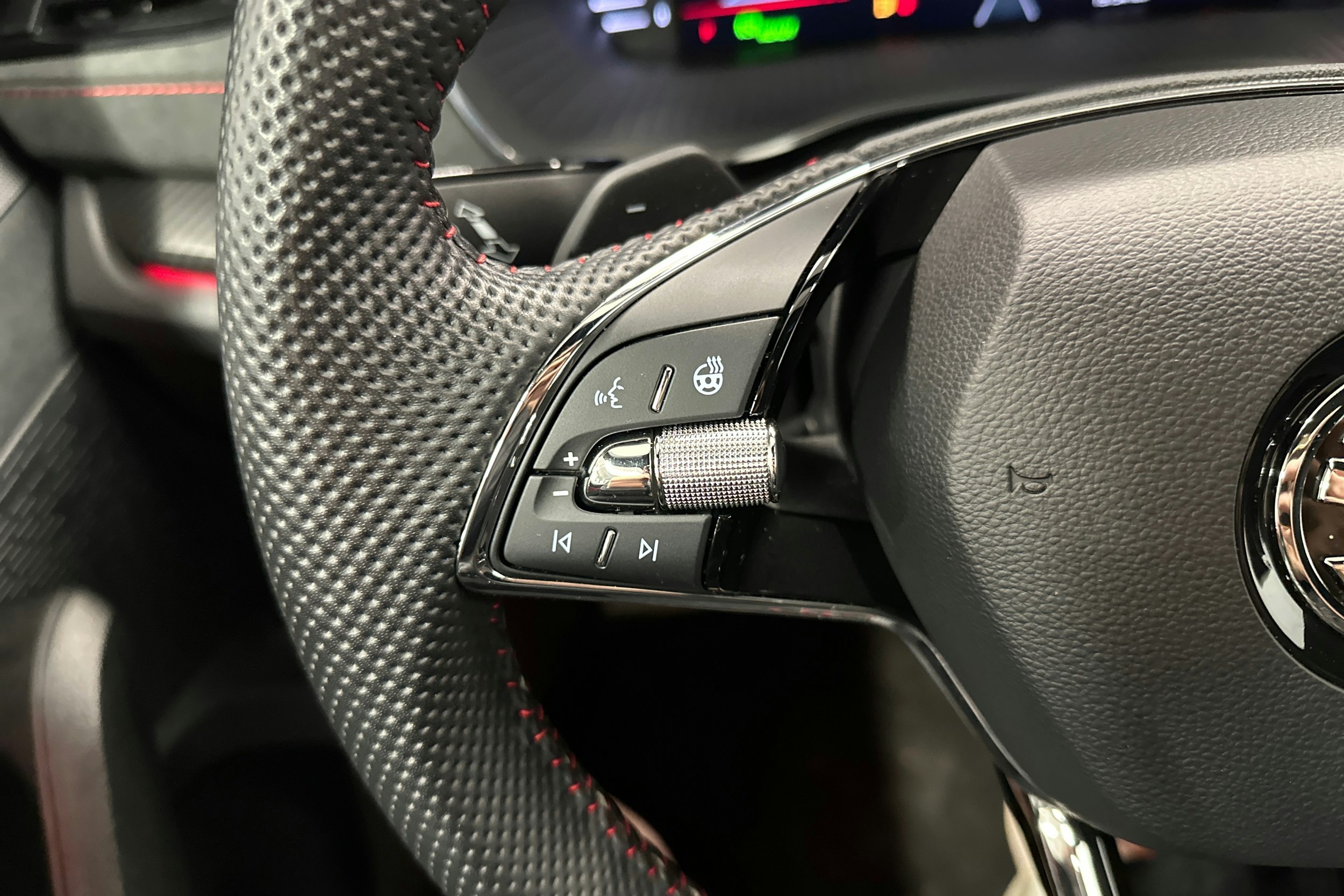 harmaa Skoda Octavia 2024 kuva 14.