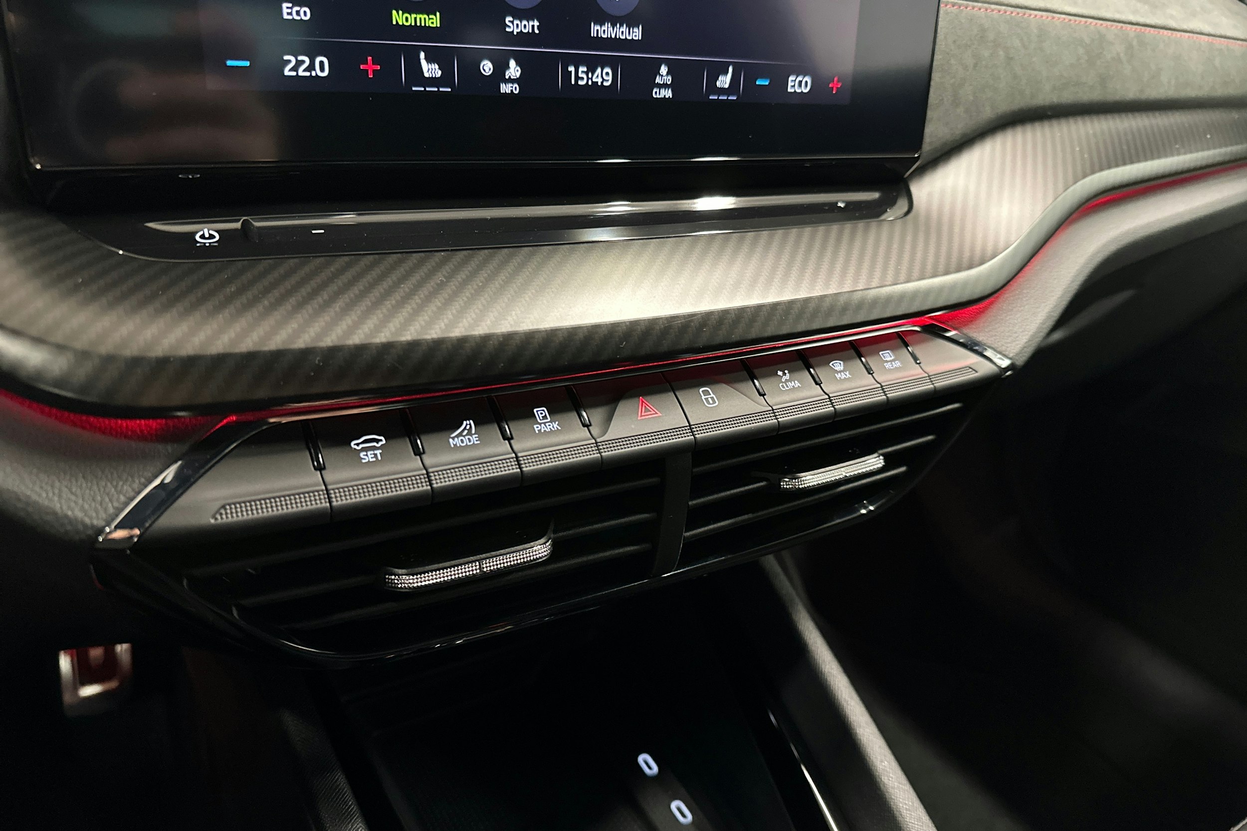 harmaa Skoda Octavia 2024 kuva 26.