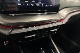 harmaa Skoda Octavia 2024 kuva 26.