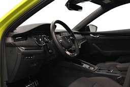 vihreä Skoda Octavia 2024 kuva 7.