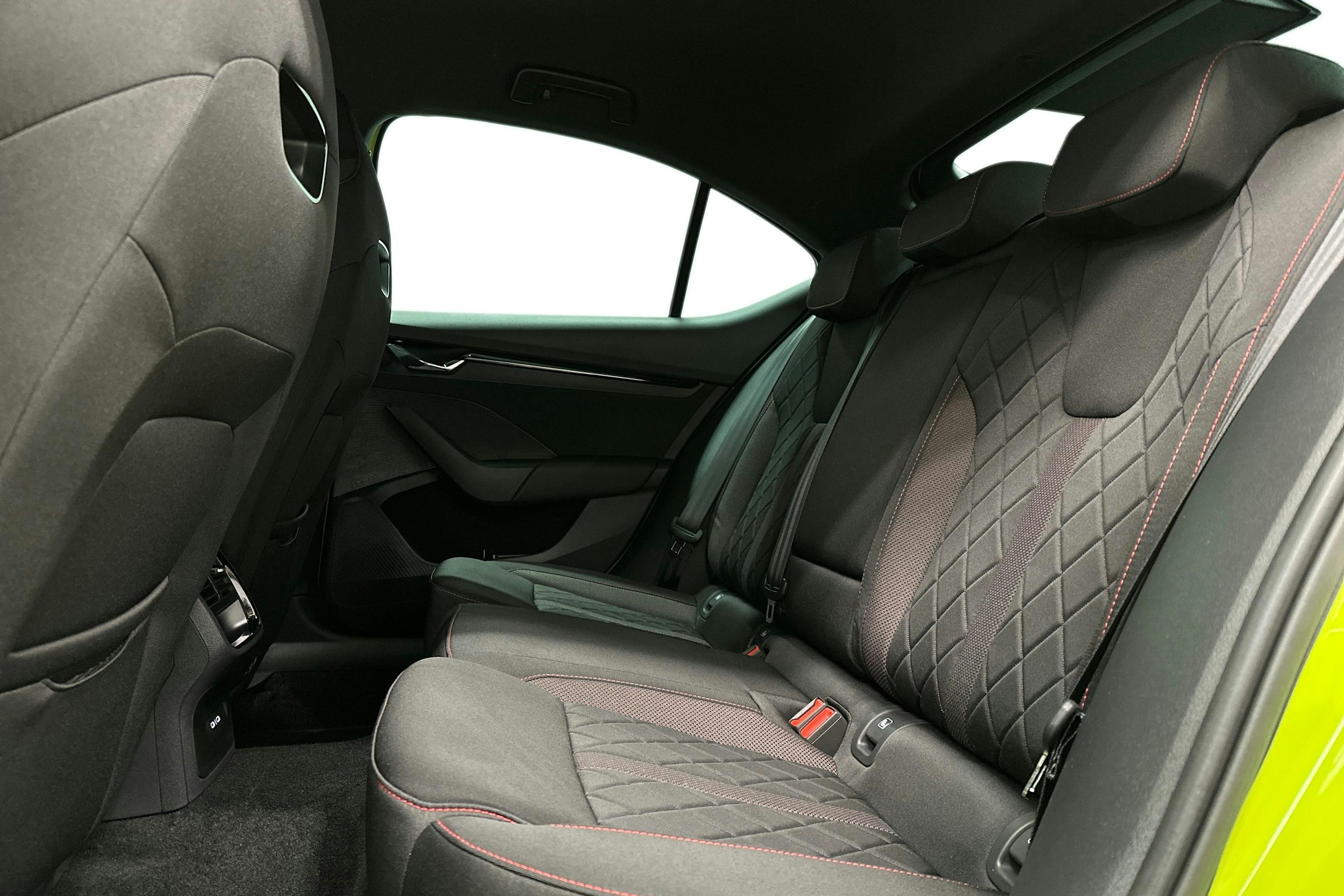 vihreä Skoda Octavia 2024 kuva 10.