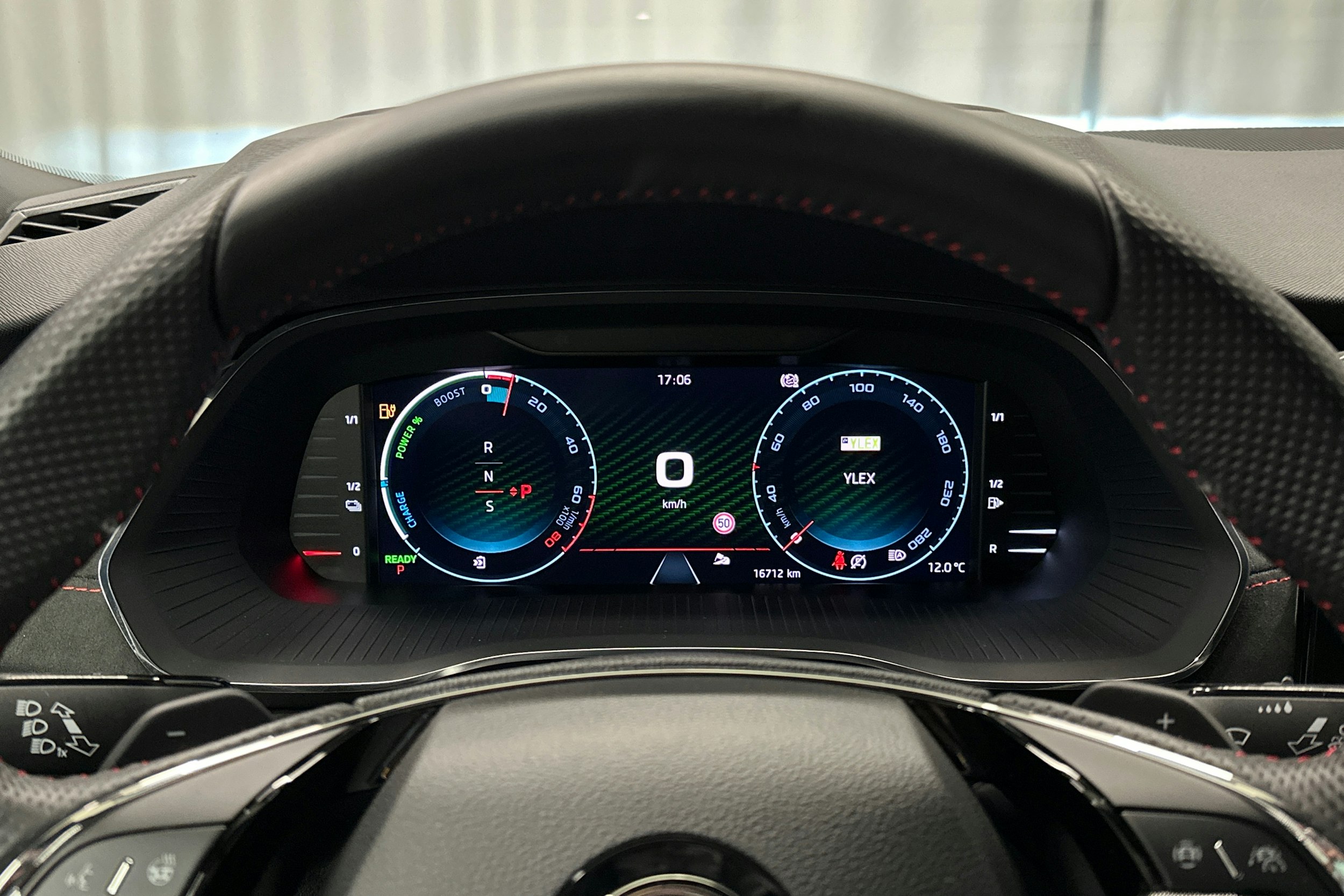 vihreä Skoda Octavia 2024 kuva 16.