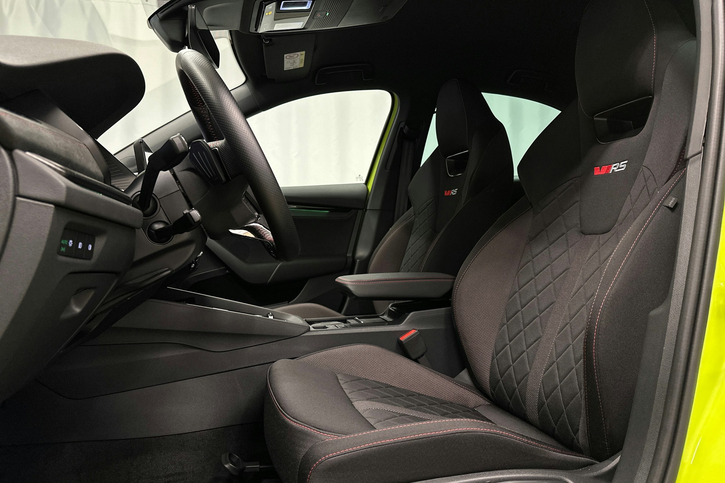 vihreä Skoda Octavia 2024 kuva 25.