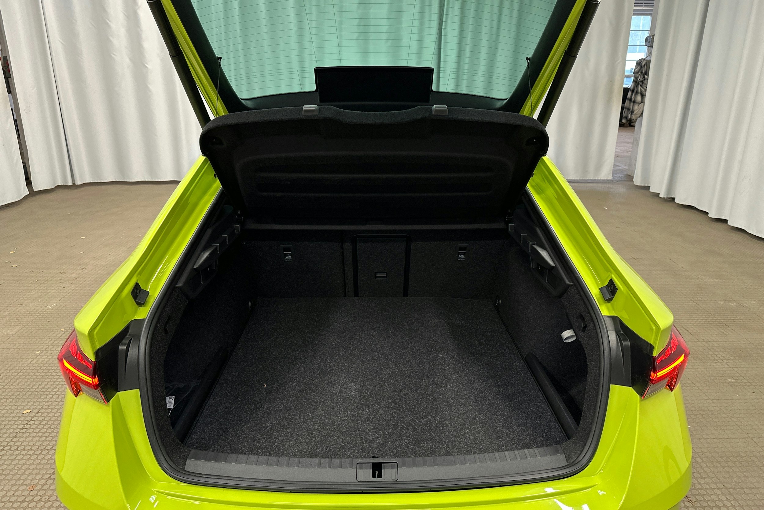 vihreä Skoda Octavia 2024 kuva 26.