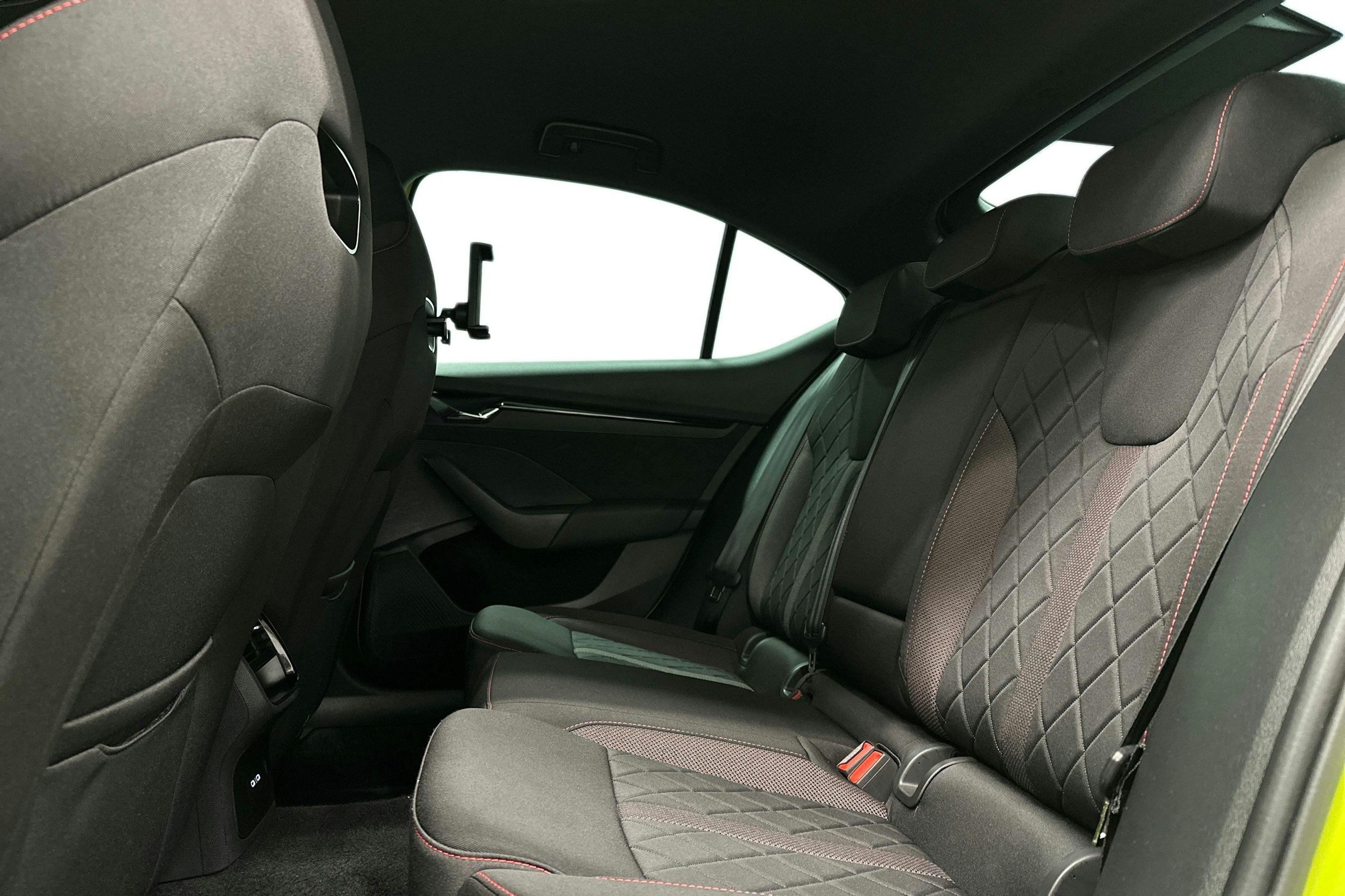 vihreä Skoda Octavia 2024 kuva 10.