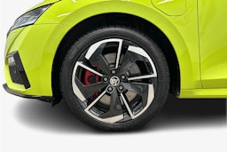 vihreä Skoda Octavia 2024 kuva 11.