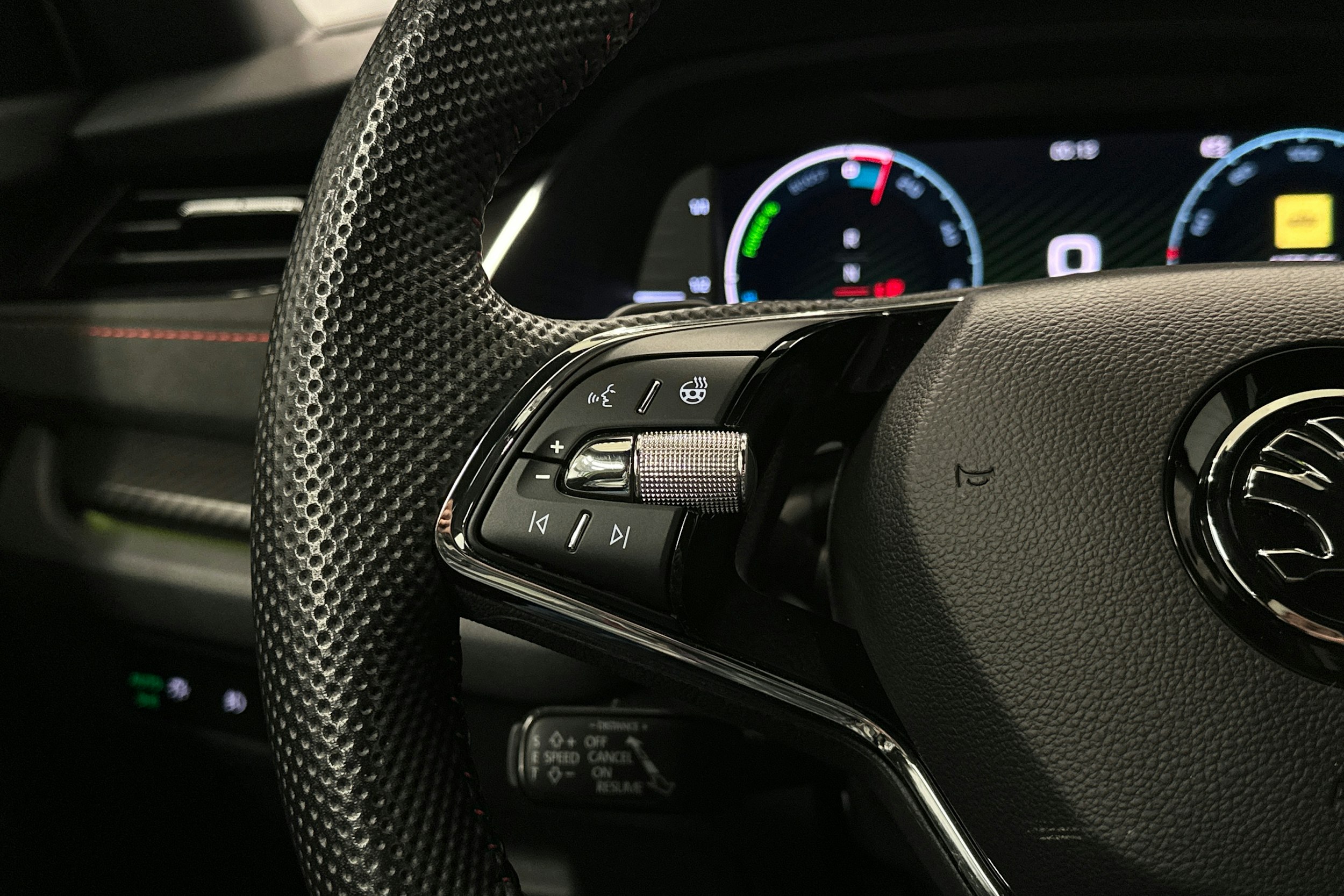 vihreä Skoda Octavia 2024 kuva 14.