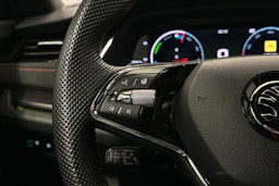 vihreä Skoda Octavia 2024 kuva 14.