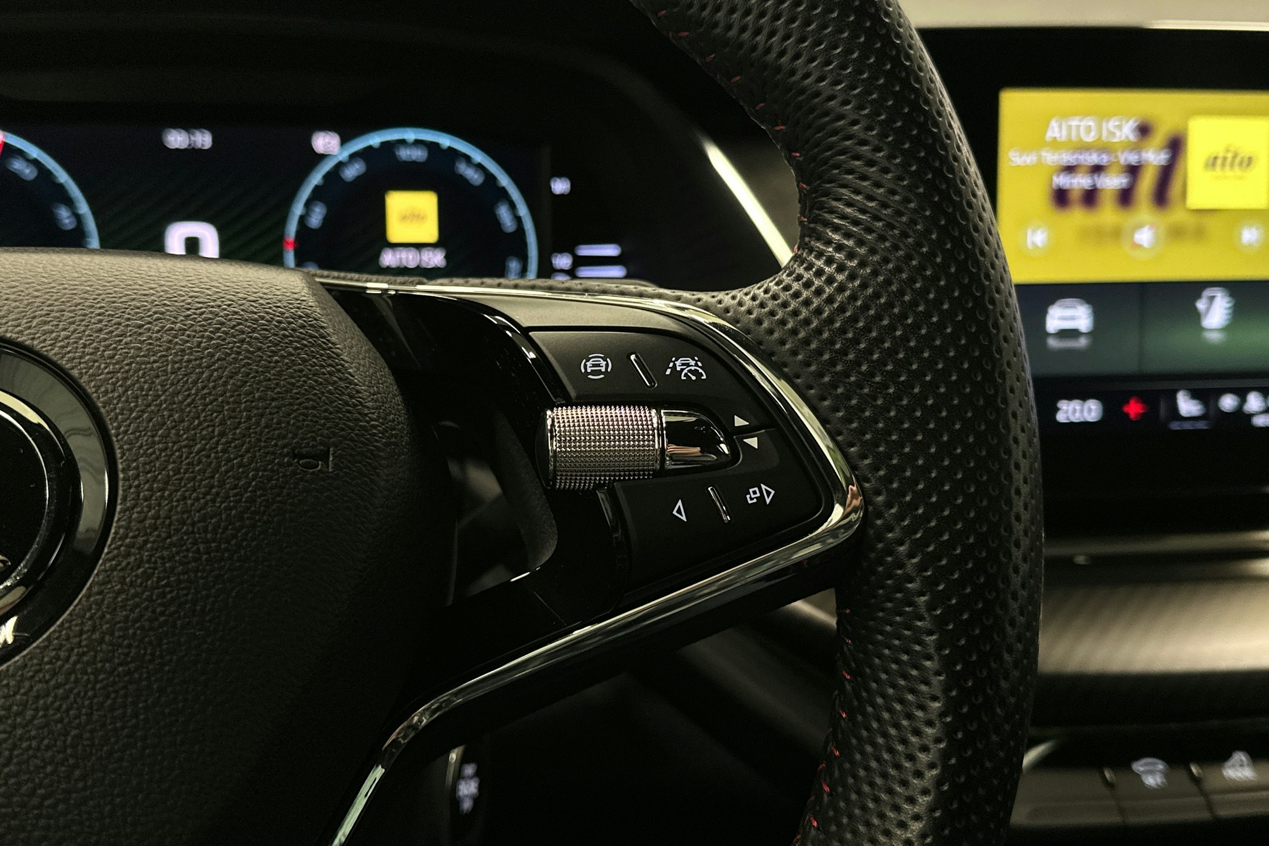 vihreä Skoda Octavia 2024 kuva 15.