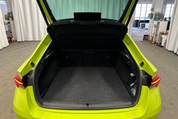 vihreä Skoda Octavia 2024 kuva 26.