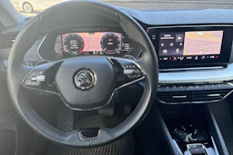 sininen Skoda Octavia 2024 kuva 5.