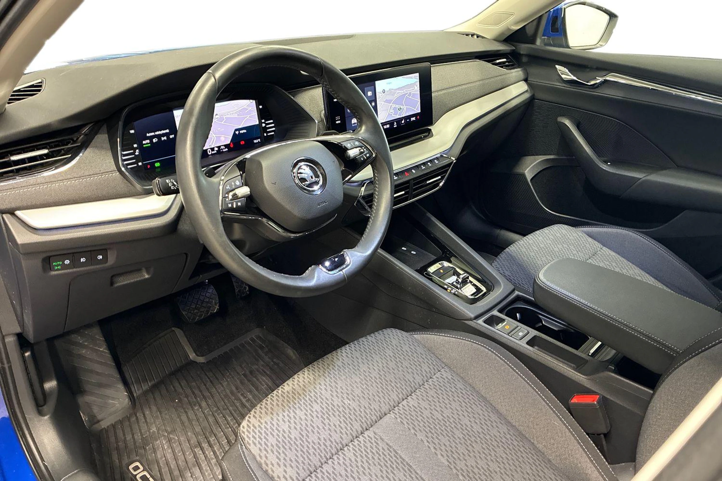 sininen Skoda Octavia 2024 kuva 8.