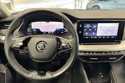 sininen Skoda Octavia 2024 kuva 15.