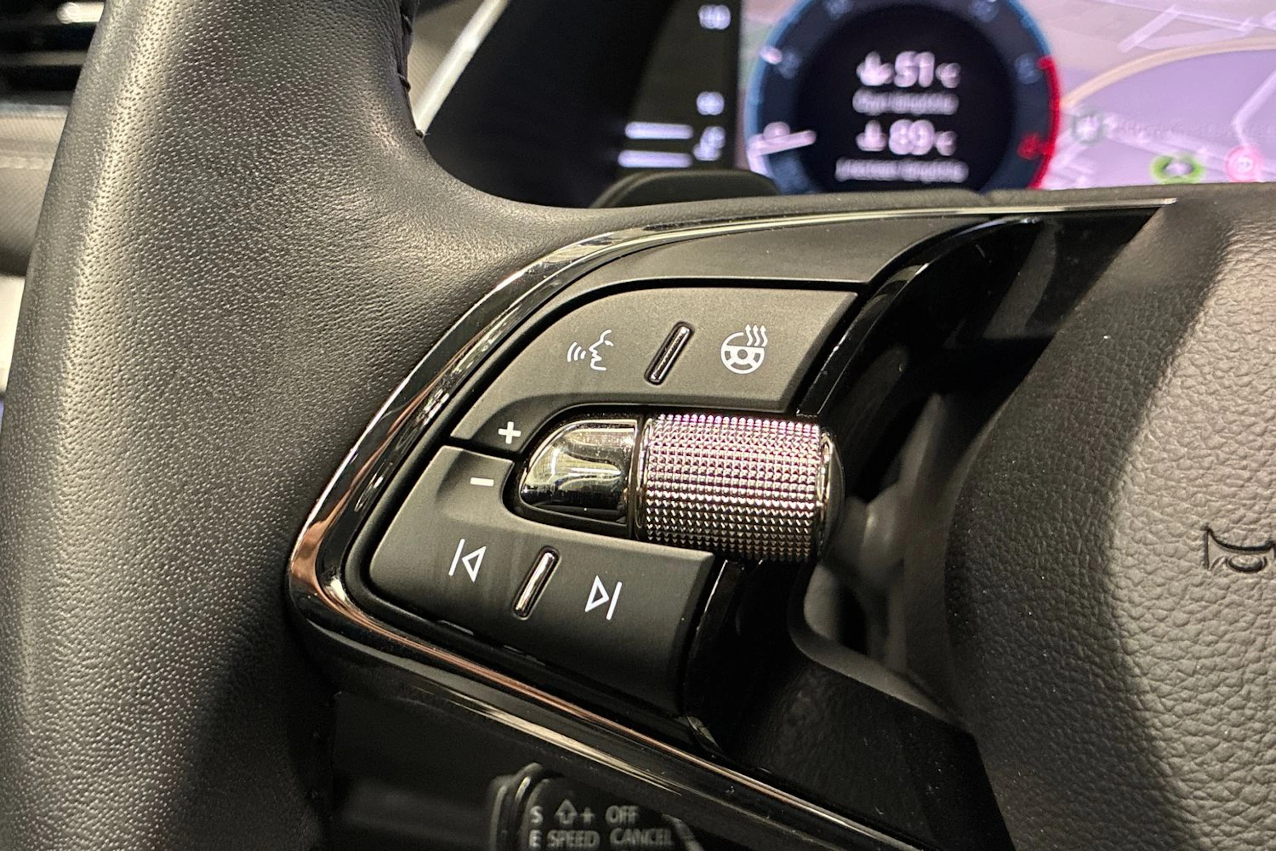 sininen Skoda Octavia 2024 kuva 17.