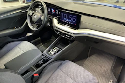 sininen Skoda Octavia 2024 kuva 33.