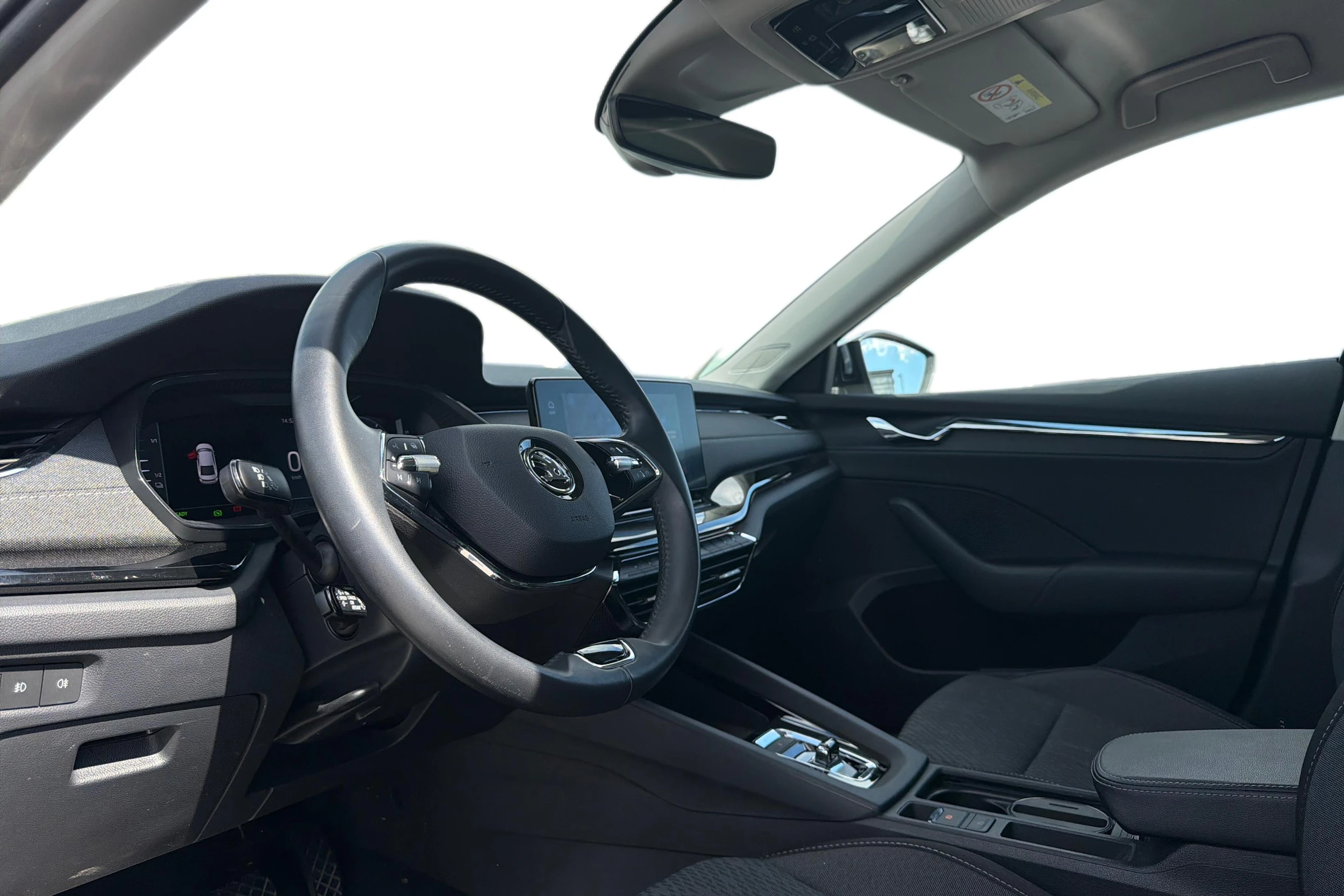 musta Skoda Octavia 2024 kuva 3.
