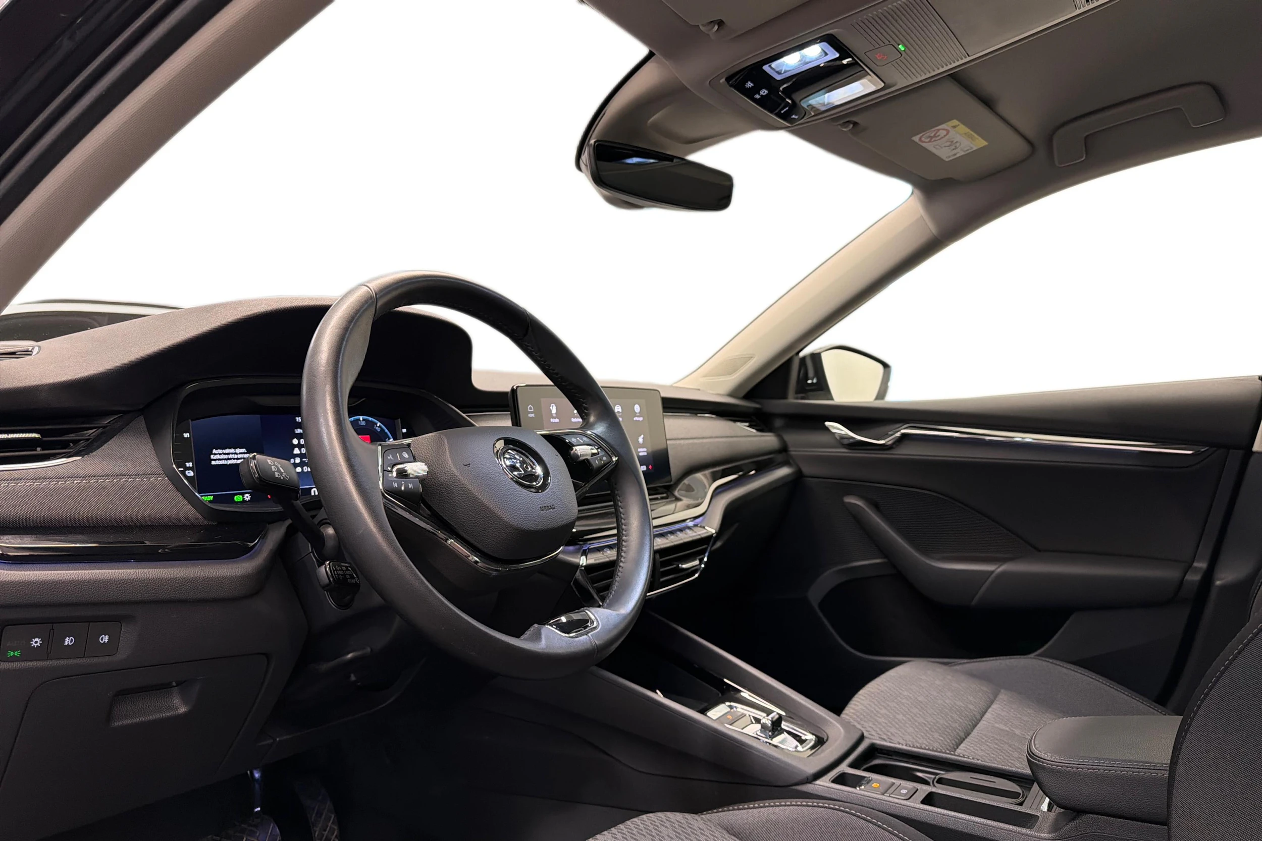 musta Skoda Octavia 2024 kuva 6.