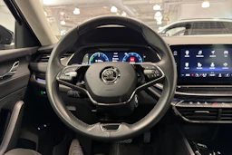 musta Skoda Octavia 2024 kuva 14.