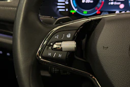 musta Skoda Octavia 2024 kuva 15.